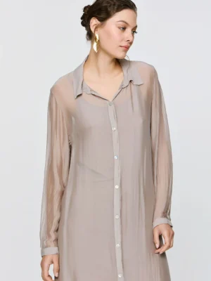 Efimeron Aphrodite Long Shirt Beige worn by model
