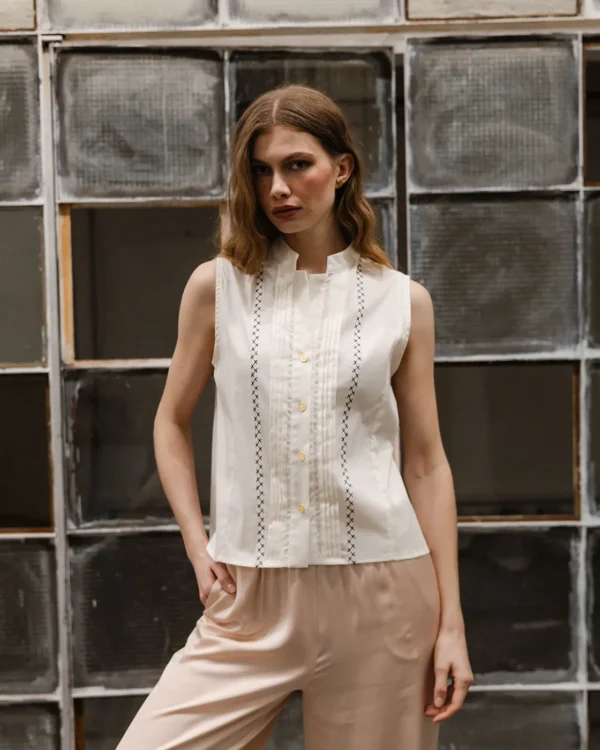 klotho-arsinoe-top-off-white (1) Klotho Arsinoe Top Off White worn by model