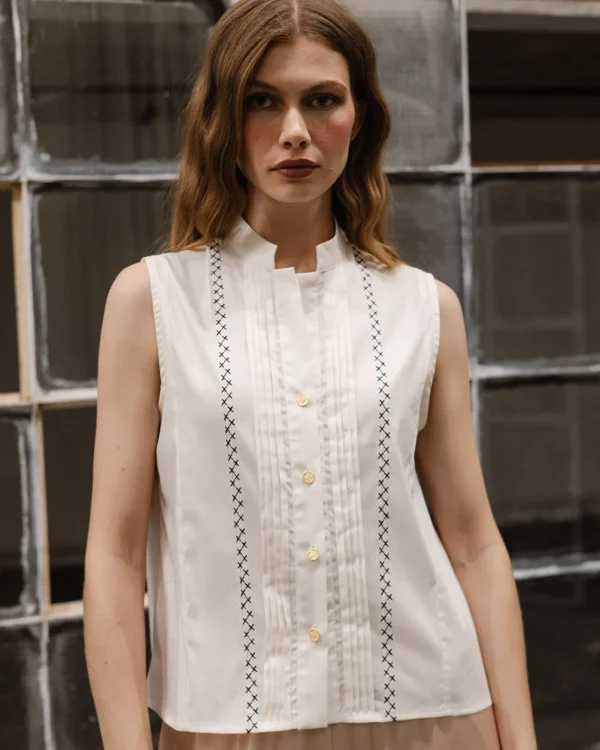 klotho-arsinoe-top-off-white (2) Klotho Arsinoe Top Off White worn by model