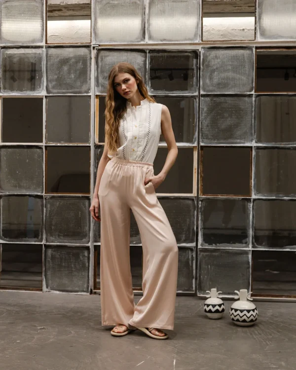 klotho-arsinoe-top-off-white (3) Klotho Arsinoe Top Off White worn by model