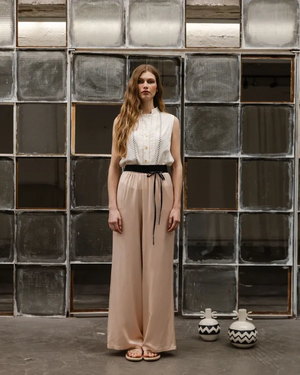 klotho-arsinoe-top-off-white (4) Klotho Arsinoe Top Off White worn by model