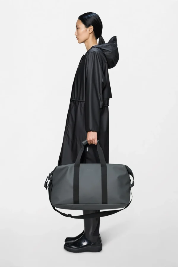 rains-hilo-weekend-bak-dark-gray (5) Rains Hilo Weekend Bag Dark Grey worn by model