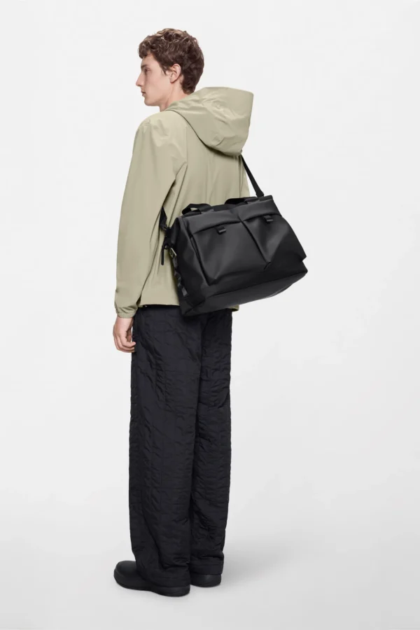 rains-otaru-weekend-travel-bag-small-black (2) Rains Otaru Weekend Bag Small black worn by model
