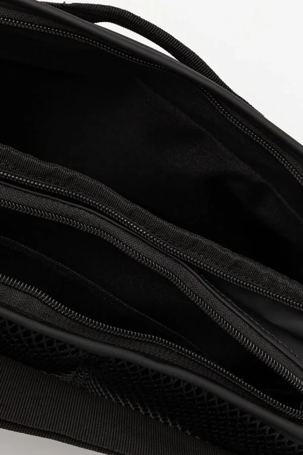 rains-texel-mountaineer-messenger-bag-black (4) Rains Texel Mounaineer Messenger Bag black details
